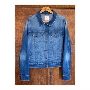 Vineyard Vines (M) denim jacket.